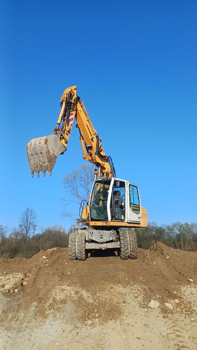 Sprzedam koparkę obrotowa liebherr