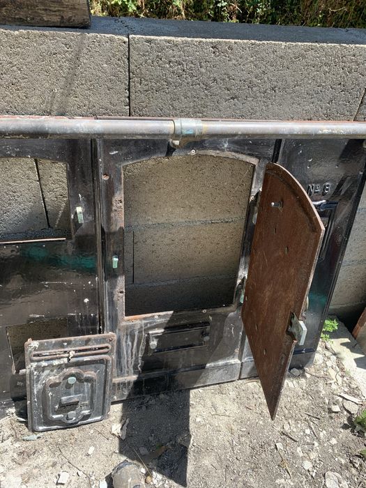 Frente do forno HERGOM No 8 em ferro fundido antigo