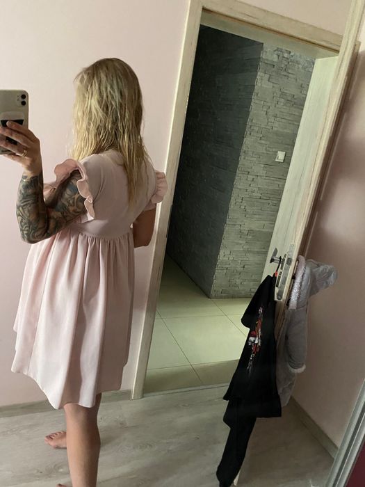 Sukienka pudrowy róż ciążowa