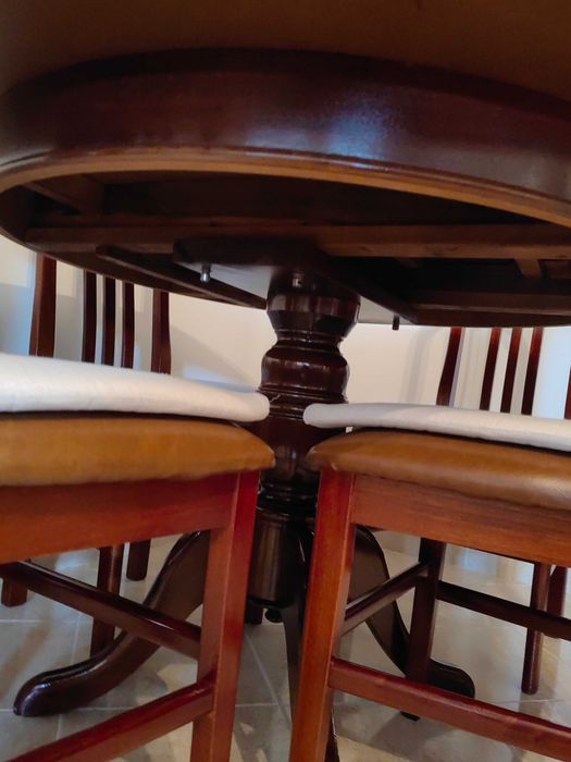 Mesa de jantar e 6 cadeiras