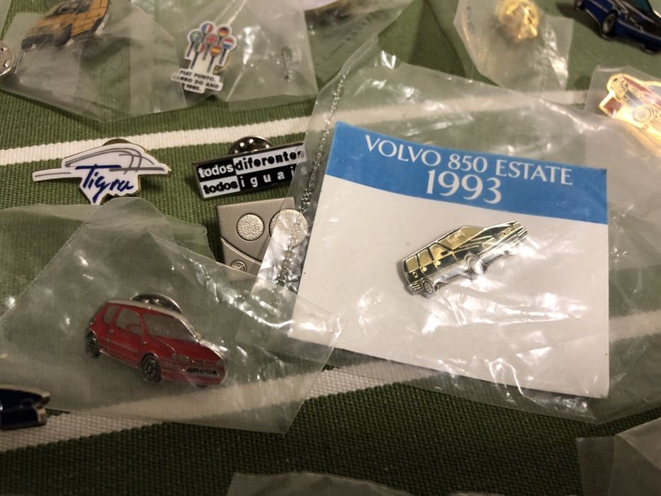 Coleção de pins dos anos 90