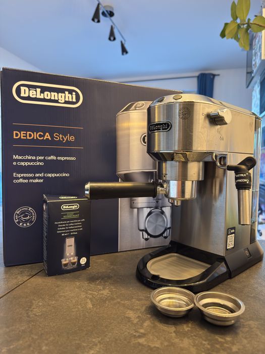 DELONGHI Dedica Style EC685.M