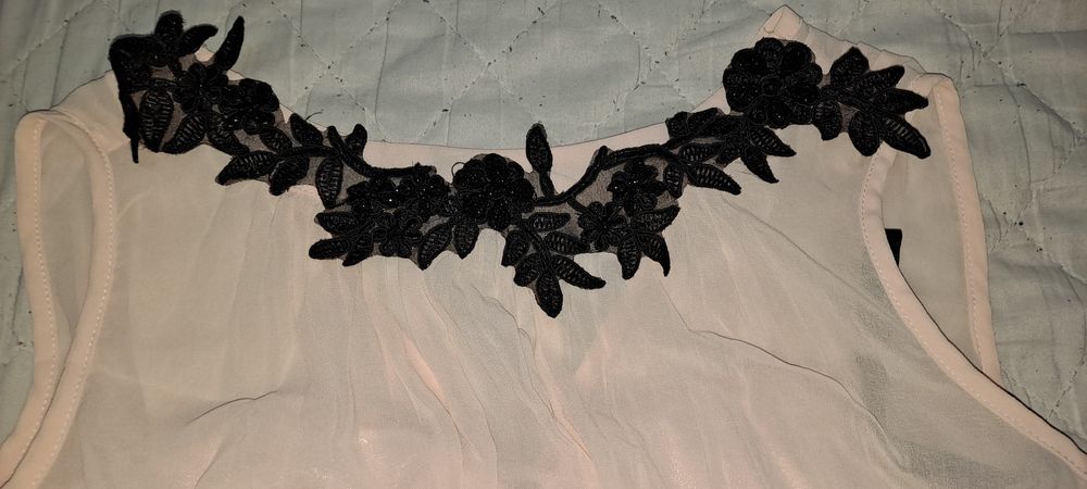 Śliczna brzoskwiniowa sukienka M Little Mistress London