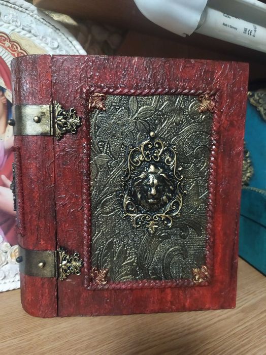 Шкатулка-книга "Король Лев"