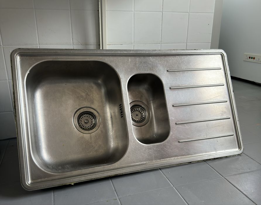 Pia de cozinha inox com 2 cubas com escorredor