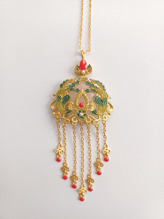 Colar de imitação de estilo clássico chinês, com fio dourado