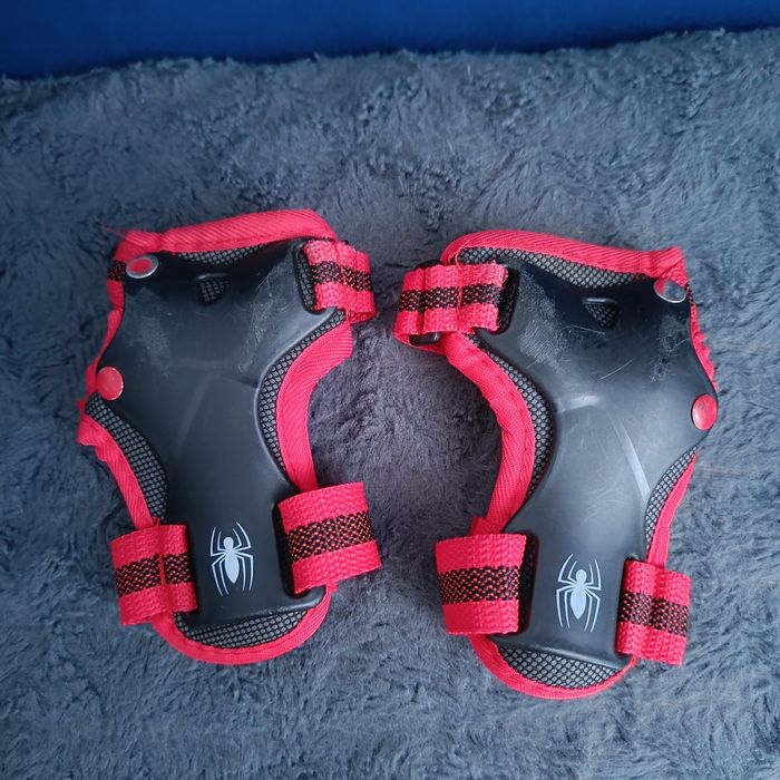 Kask plus ochraniacze Spiderman xs 44-48cm