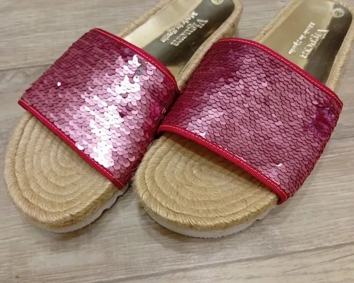 Взуття шльопанці туфлі босоніжки