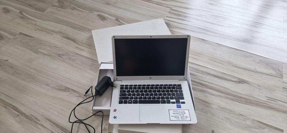 Laptop Manta MLA141W windows, nie ładuje baterii