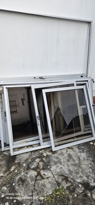 Janelas e porta de sacada alumínio