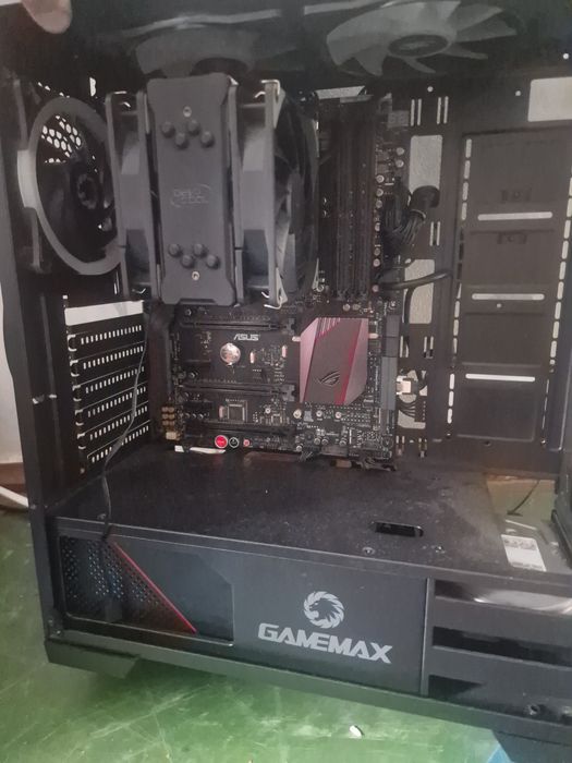 Продам полностью или по запчастям Asus Maximus VIII Hero