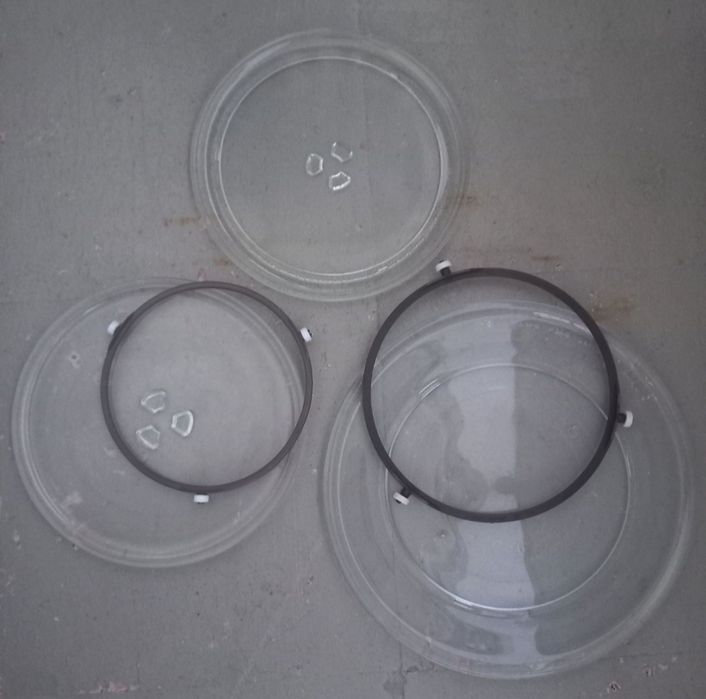 Pratos de microondas pequenos e grandes