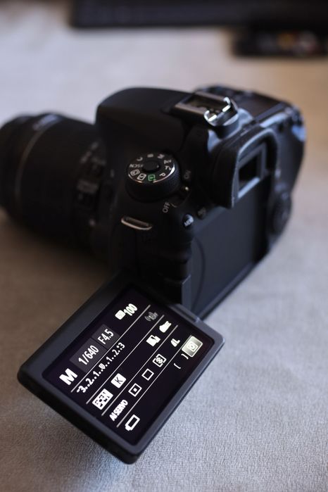 Canon 70D + 18-55mm IS