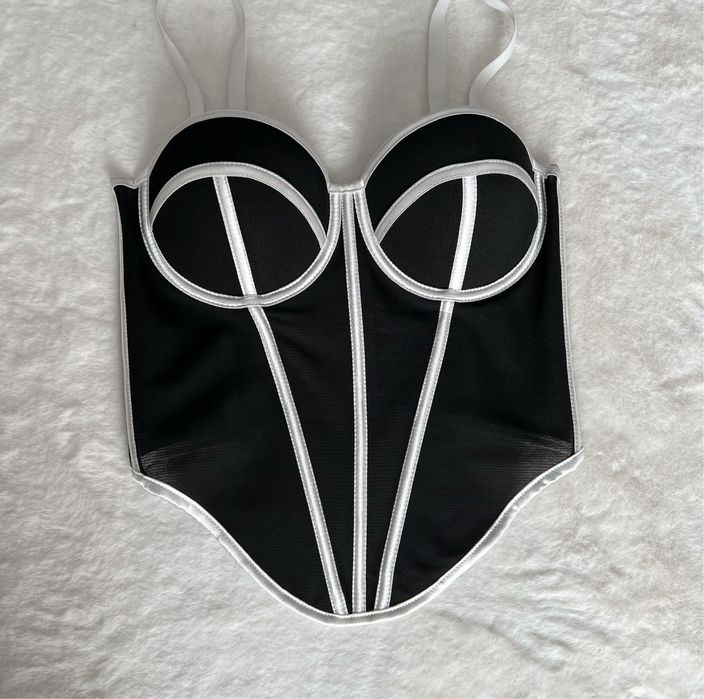 Корсет чорного кольору. Розмір 36