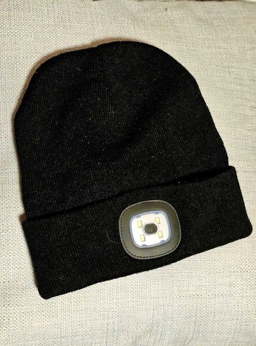 Продам шапку с подсветкой ( фонариком на аккумуляторе )