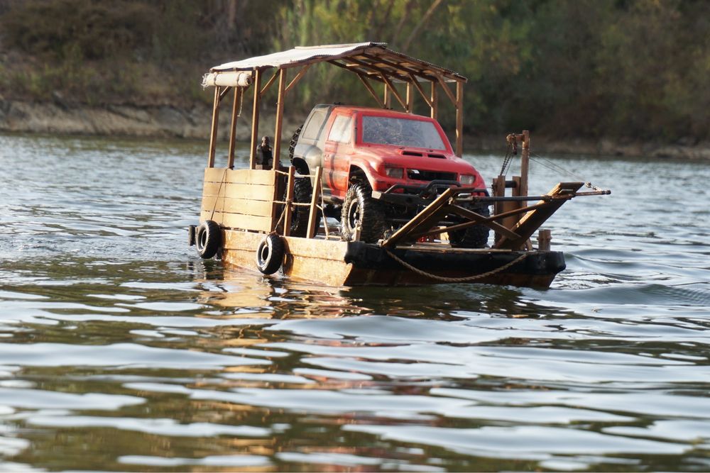 Barco telecomandado 1/10