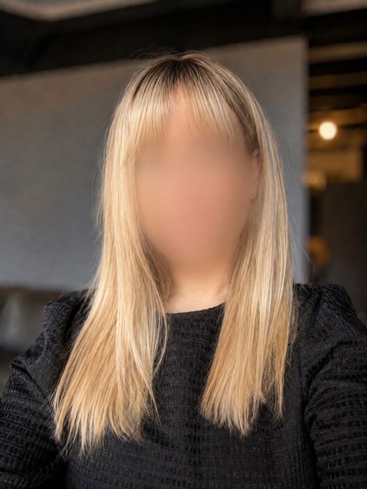 Peruka wlosy syntetyczne blond pasemka grzywka