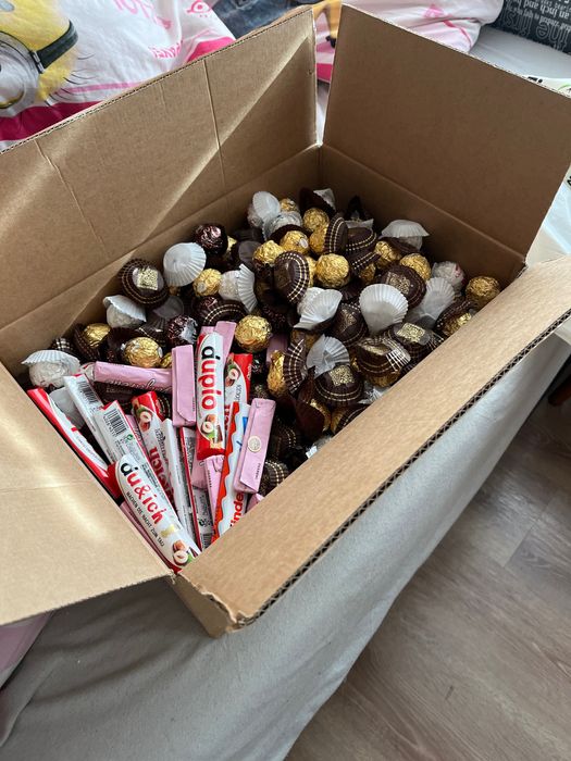 Karton słodyczy Ferrero rafaello