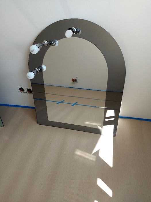 Lustro z oświetleniem