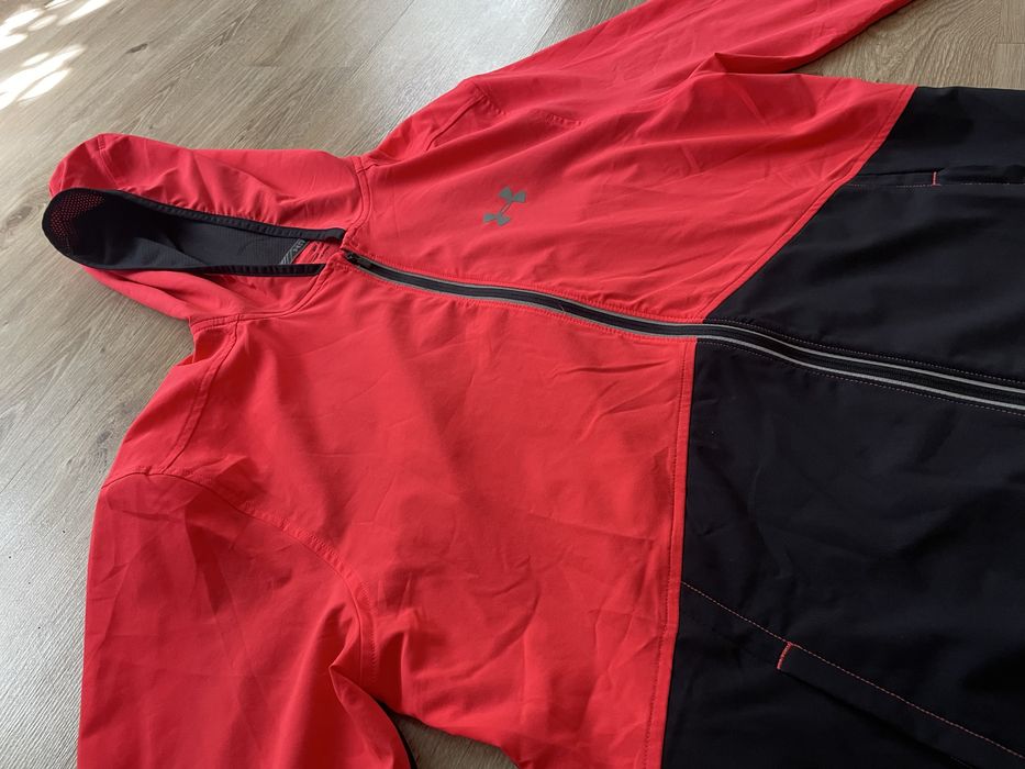 Спортивна вітровка Under Armour essential розмір М