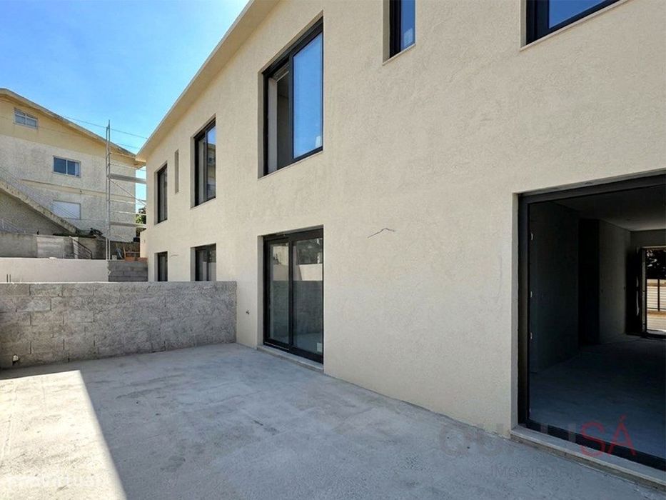 Apartamento T2 novo com logradouro e lugar de garagem em Ferreiros ...