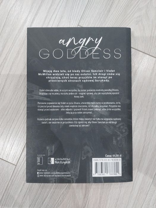 Książki ,,Angry God" I ,,Angry Goddess" + zakładki