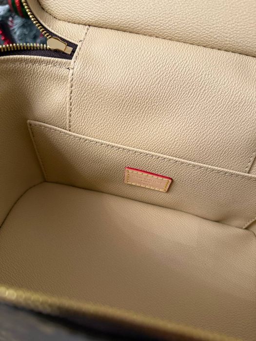 Косметичка кейс в среднем размере брендовая Louis Vuitton луи витон