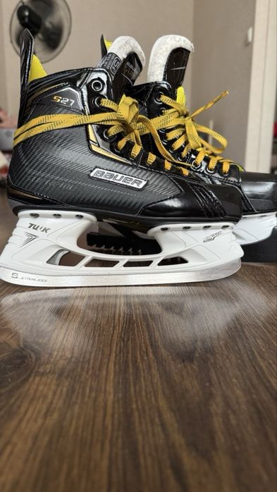 Хоккейные коньки BAUER