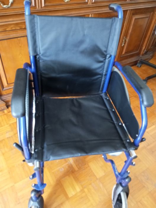 Vendo cadeira de rodas