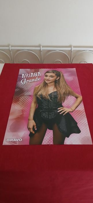 Poster Ariana Grande, novo
