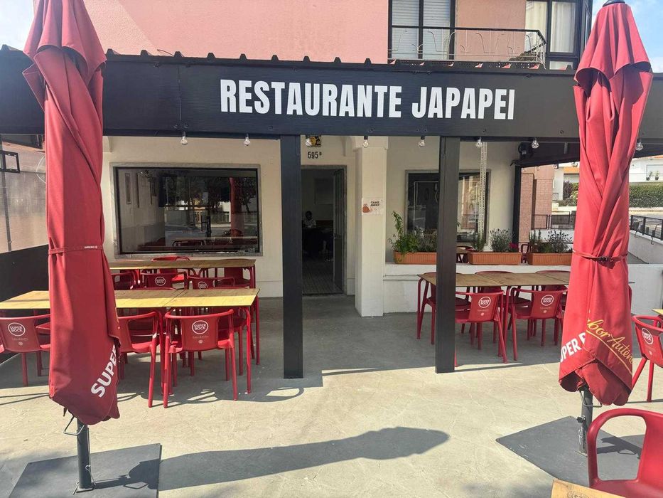 Trespasse restaurante renda 385 euros.