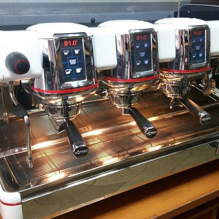 Професійна мультібойлерна кавомашина La cimbali m 100 hd