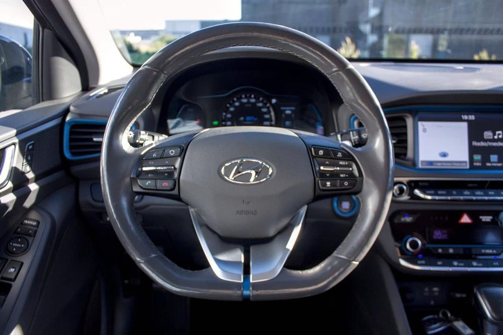 Гібридний Hyundai Ioniq 2017 року з Європи