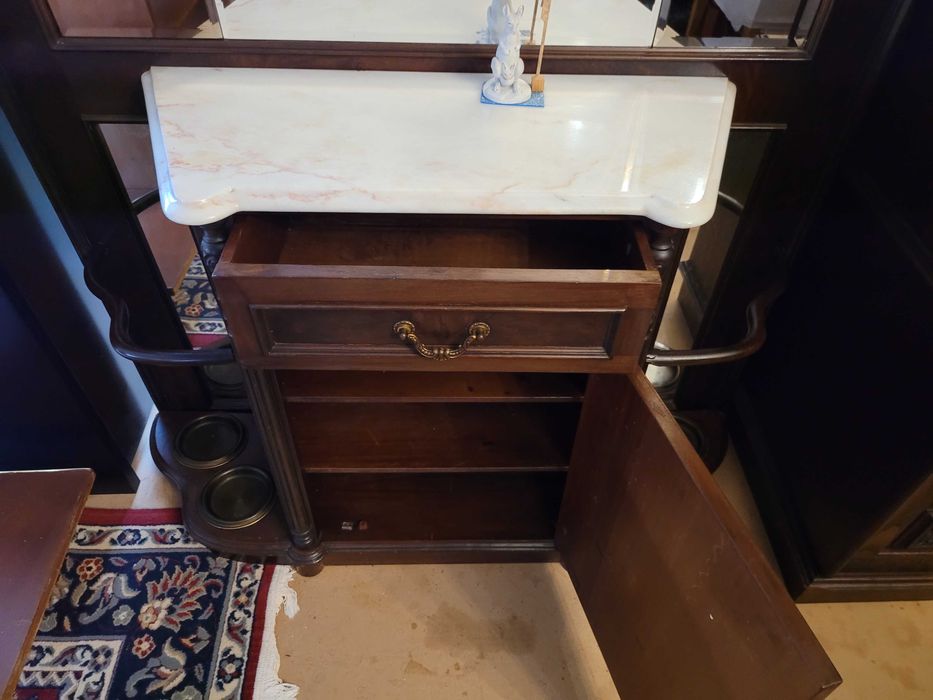 Consola em madeira tampo em pedra e grande espelho - Bom estad