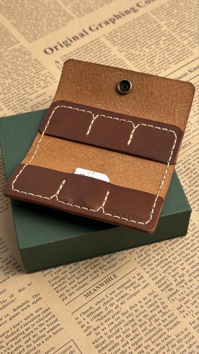 Skórzany portfel na karty SD – ręcznie robiony