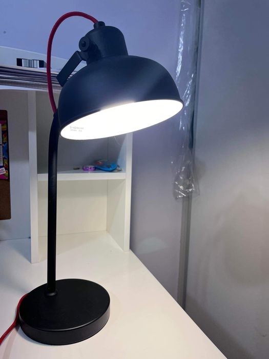Lampka biurkowa .
