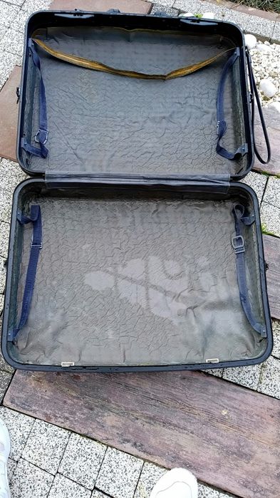Duża walizka podróżna na kółkach solidna