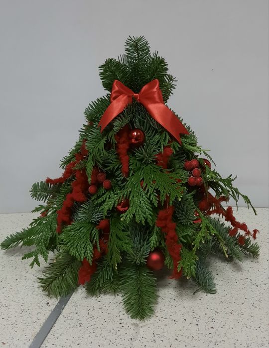 Різдвяні вінки та новорічні композиції ручної роботи