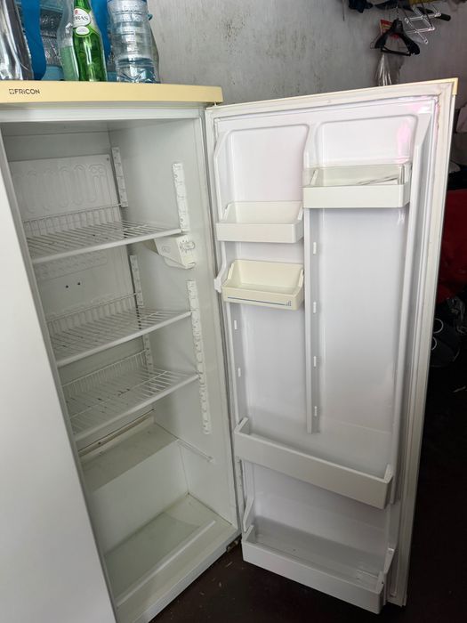 Frigorífico Novo de Reserva