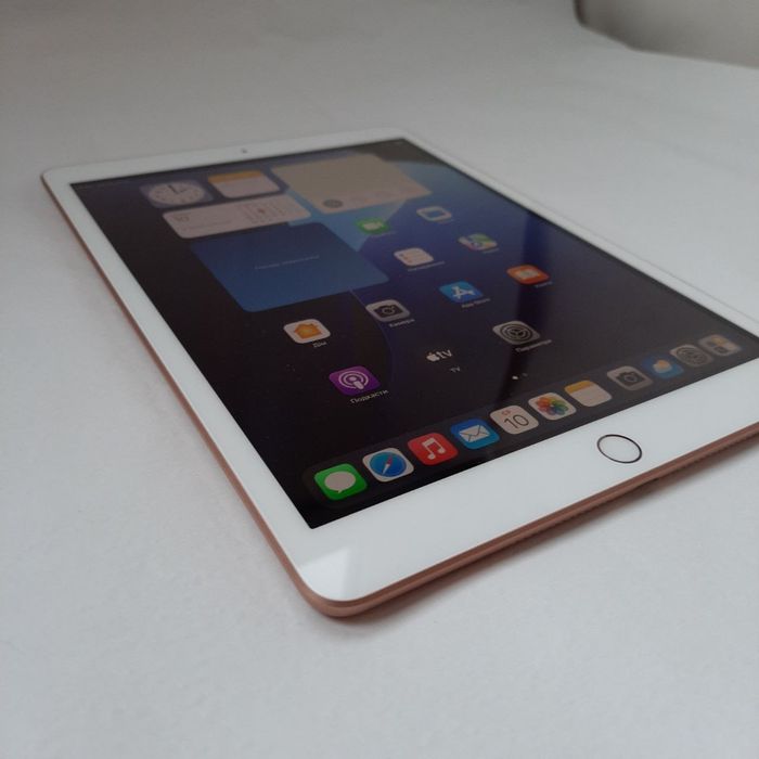 iPad 8 32GB wifi A2270 Gold цілий робочій подарунок!