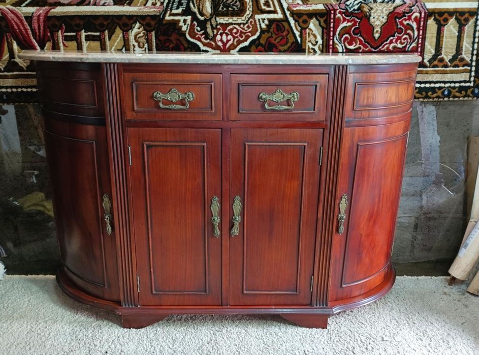 Consola / sapateira em madeira mogno com tampo em pedra granito