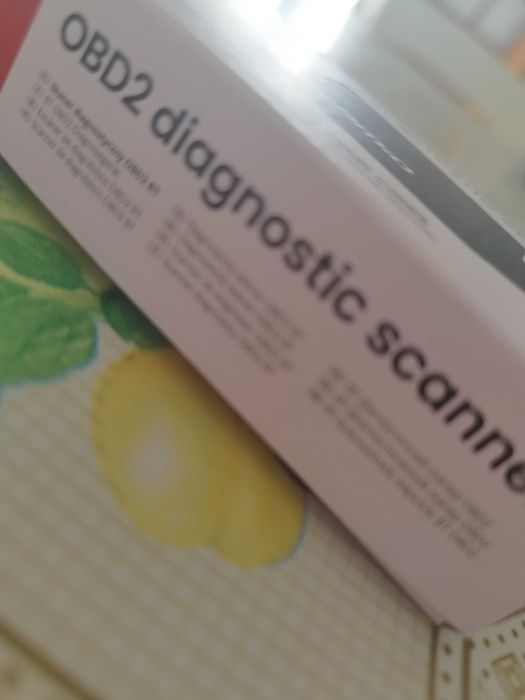 Scanner de Diagnóstico OBD2 Bluetooth — AMiO (Modelo DC24K)