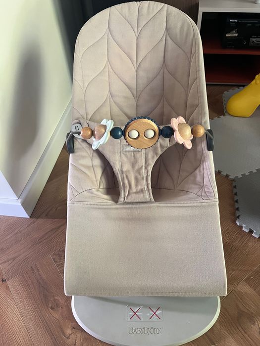 Bujak babybjorn z zabawką