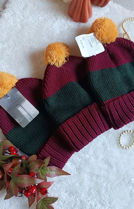 Zestaw 3 ciepłych czapek w paski z pomponem na zimę