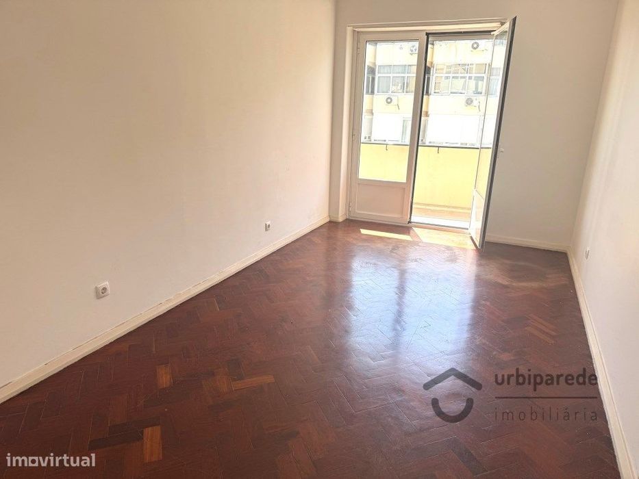 Apartamento T3 no Restelo c/ vista Rio.