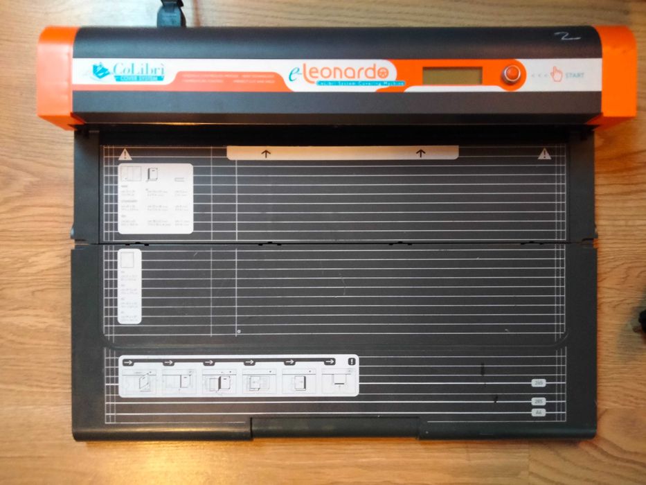 Urządzenie COLIBRI E-LEONARDO do okładania książek