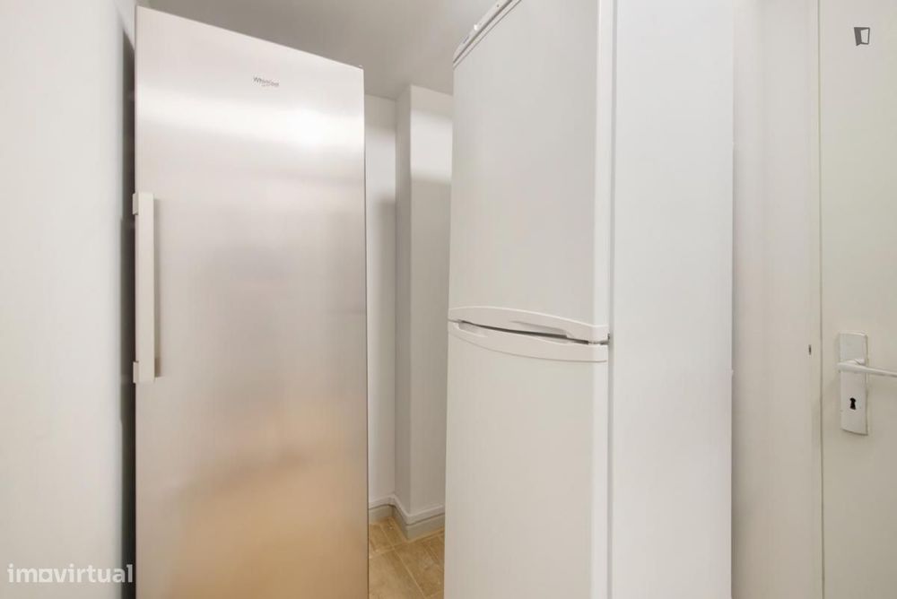 Quarto - localizado em Arroios Lisbon