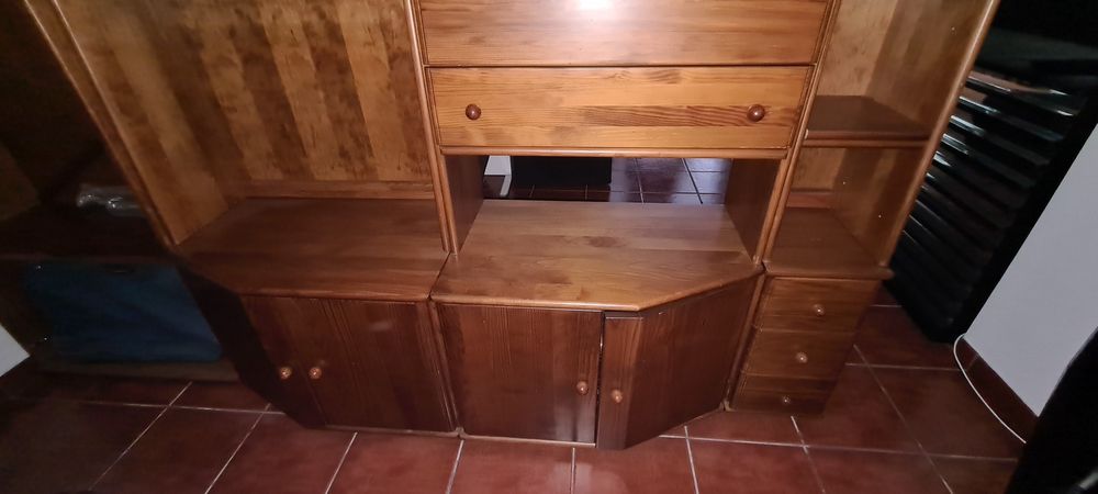 Móvel de modulos de sala em madeira maciça