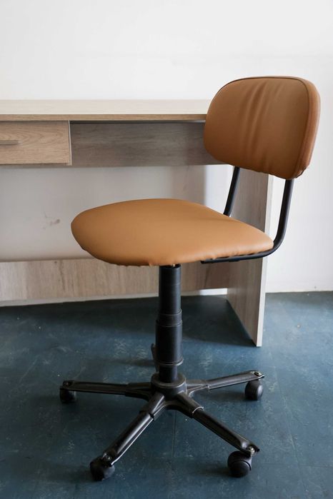 Cadeira rotativa napel castanho