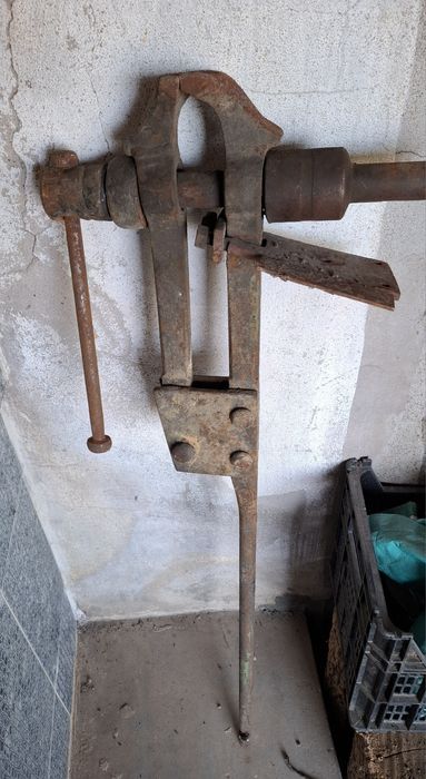 Torno de pé serralheiro ferreiro